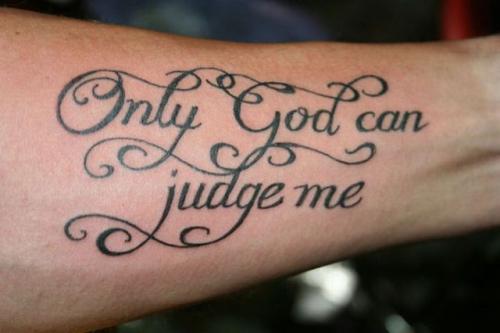 Believe in yourself tattoo en anglais. Meilleures inscriptions de tatouage en anglais avec traduction