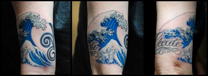 Tatouage de vague réaliste