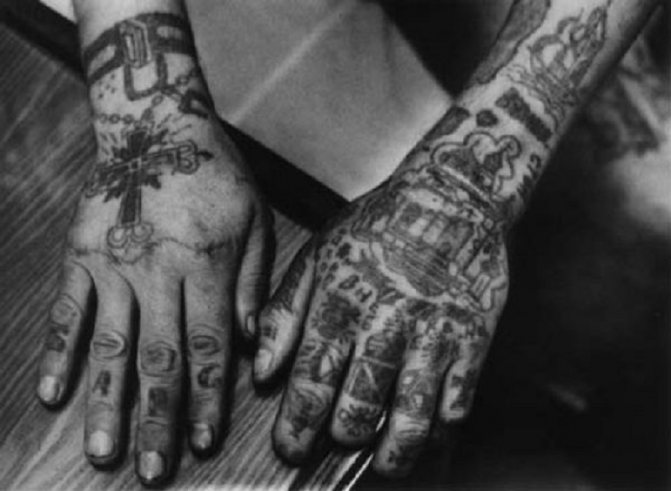 C'est pourquoi les condamnés en URSS se frappaient Lénine et Staline sur la poitrine.