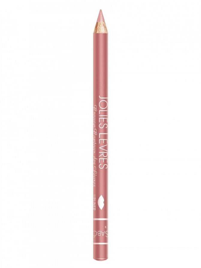 C'est le crayon cosmétique le plus courant qui peut être utilisé pour les croquis de mehendi.