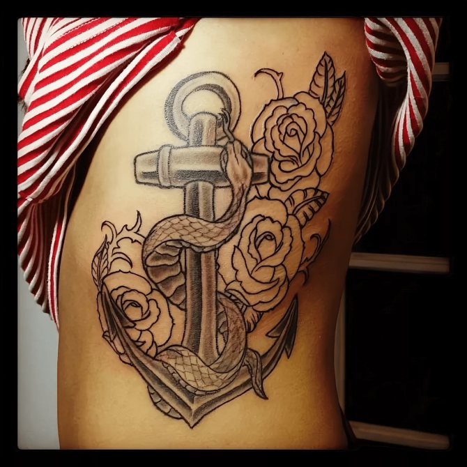 Tatouage d'une ancre avec un serpent