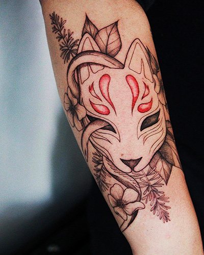 Tatouage de masque de renard japonais Kitsune. Signification, croquis, photo