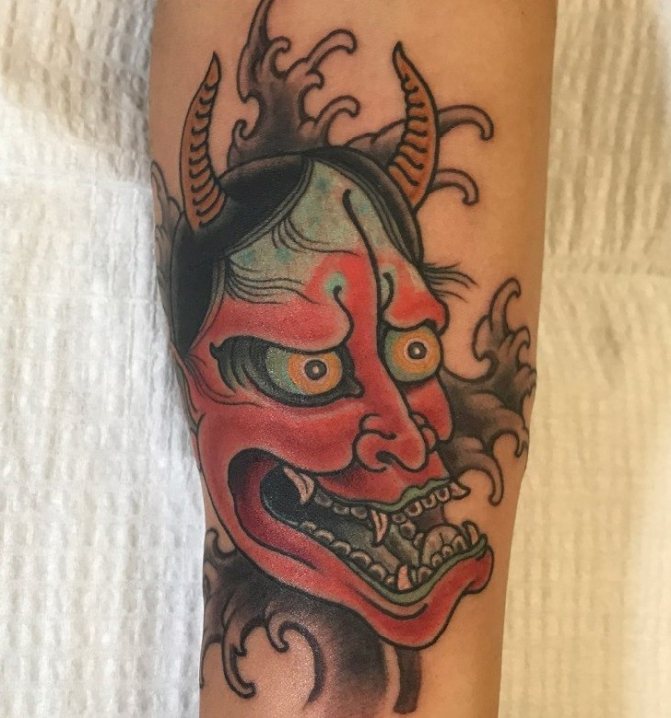 Masques de démons japonais : tatouage pour filles et garçons