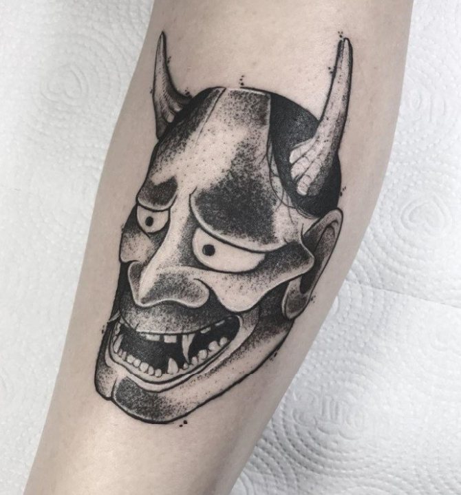 Masques de démons japonais : tatouage pour les garçons et les filles