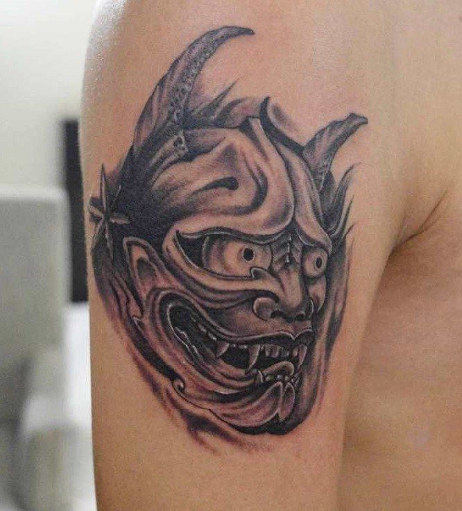 Masques de démons japonais : tatouage pour les garçons et les filles