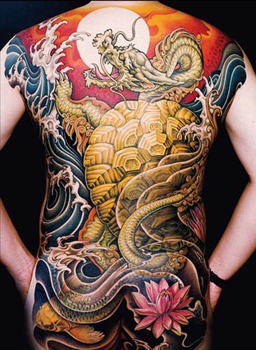 Dragon japonais. Croquis de tatouage simple en couleur, photo, signification