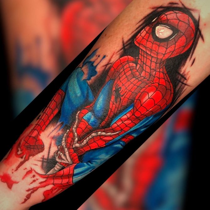 Tatouage vif de Spider-Man sur toile d'araignée
