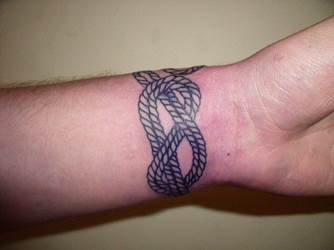 Le poignet de Sailor. Image d'une corde