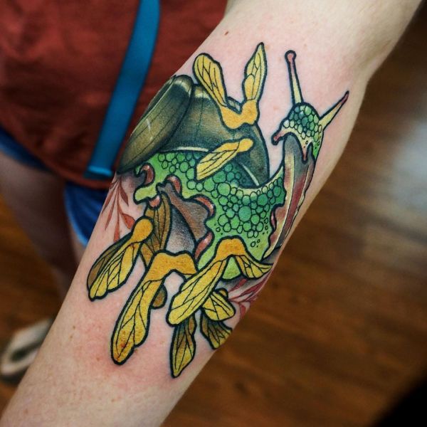 Escargot vert dans un tatouage