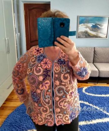 Le gilet Margot est fabriqué selon la technique de la dentelle irlandaise.