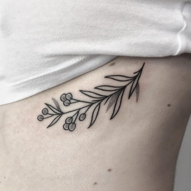 Tatouages de côtes pour les femmes
