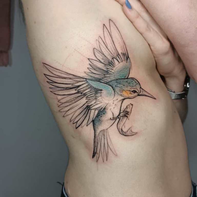 Tatouages de côtes pour les femmes