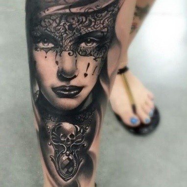 Portrait de femme. Jambes