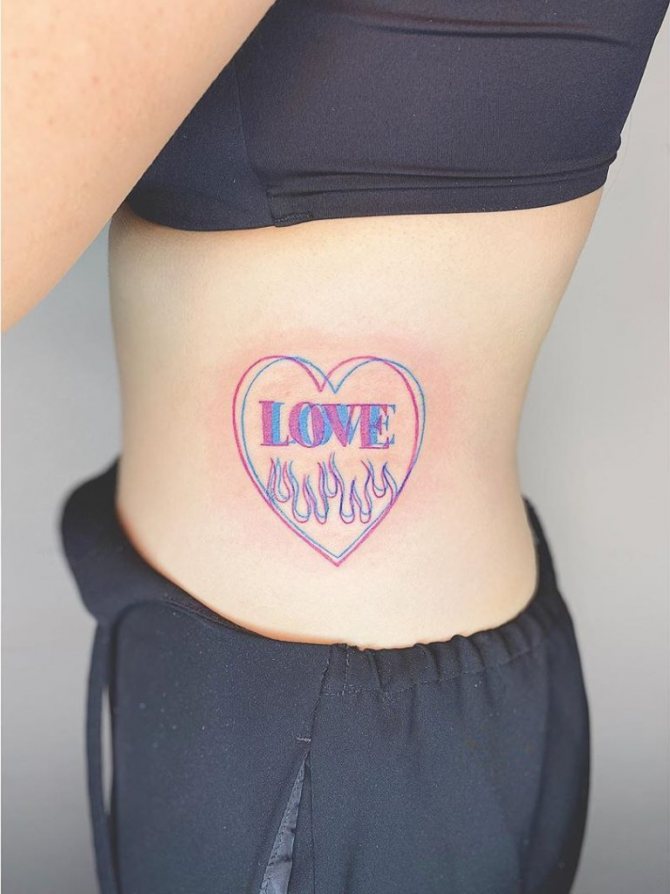 tatouage de côte de femme