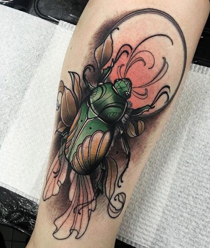 Tatouage de scarabée. Signification, croquis, photos sur les jambes, les bras, le poignet, le dos et le cou