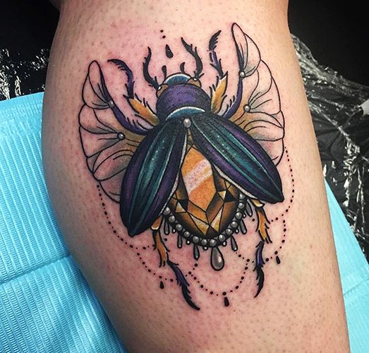 Tatouage de scarabée. Signification, croquis, photos sur les jambes, les bras, le poignet, le dos et le cou