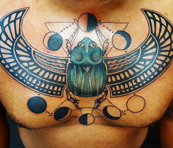 Tatouage de scarabée. Signification, croquis, photos sur le pied, la main, le poignet, le dos, le cou