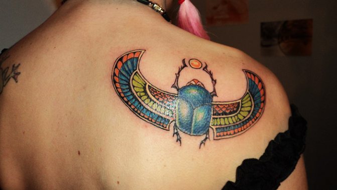 Tatouage de scarabée. Signification, croquis, photos sur les jambes, les bras, le poignet, le dos et le cou