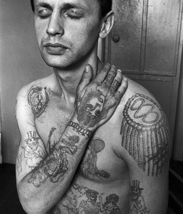 signification des tatouages de prison