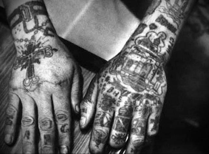 tatouage de coupoles dorées