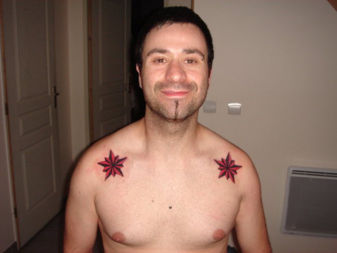 Tatouage d'étoile sur les épaules - signe d'un voleur